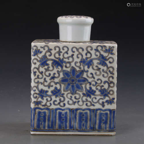A Chinese Blue and White Floral Porcelain Square Pot