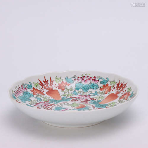 A Chinese Famille Rose Floral Porcelain Plate