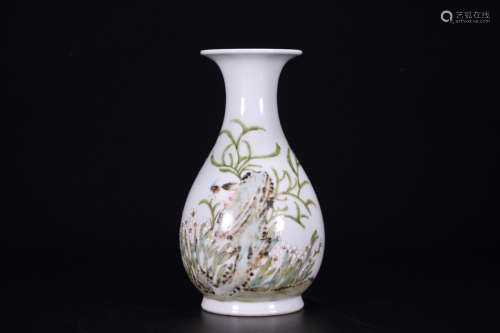 A Chinese Flower&Bird Pattern Light colorful porcelain Vase