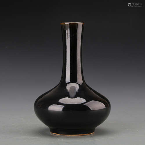 A Chinese Black Glaze Porcelain Flask