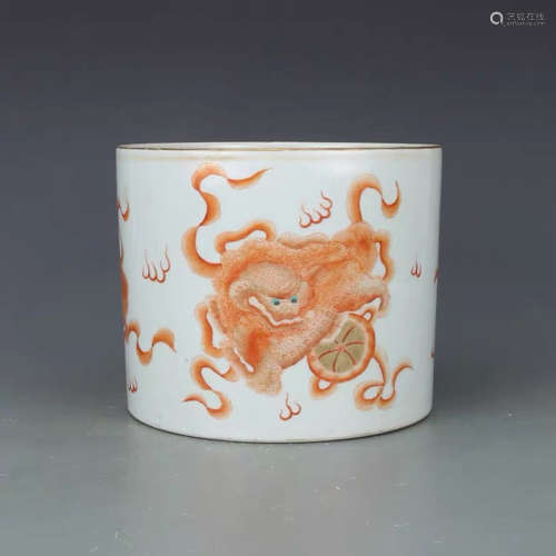 A Chinese Famille Rose Iron Red Lion Painted Porcelain Brush Pot