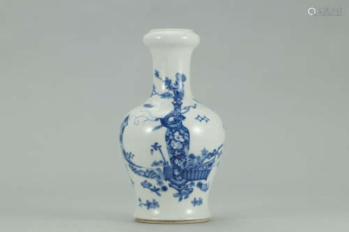 A Chinese Blue and White Floral Porcelain Garlic Bottle