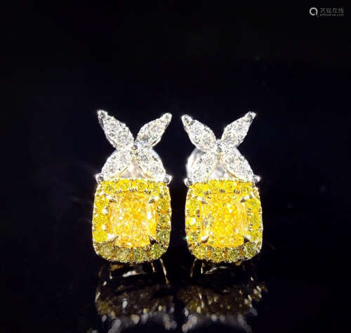 A Pair of Chinese Yellow Diamond Ears Stud