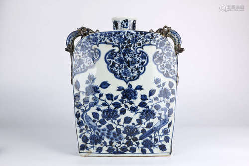 A Chinese Blue and White Dragon Pattern Porcelain Square Vase