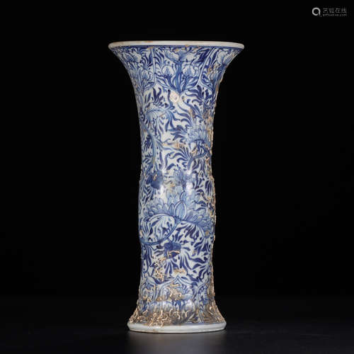 A Chinese Blue and White Floral Porcelain Flower Vase