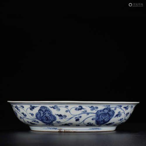 A Chinese Blue and White Floral Porcelain Plate