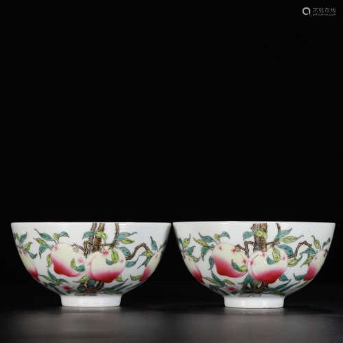 A Pair of Chinese Famille Rose Peach Painted Porcelain Bowls