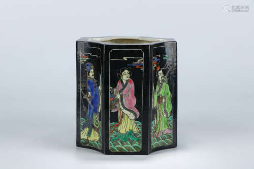 A Chinese Figures Painted Porcelain Brush Pot
