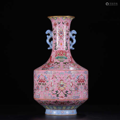 A Chinese Famille Rose Gild Floral Porcelain Vase