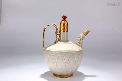 A Chinese Ding Kiln Gild Copper Handle Porcelain Pot