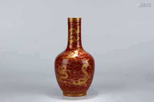 A Chinese Dragon Pattern Porcelain Vase