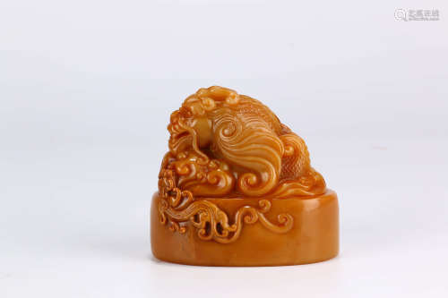 A Chinese Carved Tianhuang Stone Beast Handle Seal