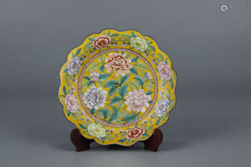 A Chinese Enamel Floral Porcelain Plate