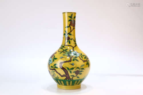 A Chinese Plain Tricolour Yellow Glazed Porcelain Vase