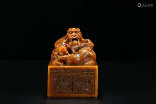 A Chinese Carved Tianhuang Stone Beast Handle Seal