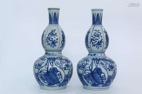 A Pair of Chinese Blue and White Floral Porcelain Gourd-shaped Vase