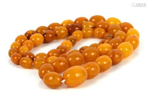 Graduated amber necklace, oval beads, largest 21 x 15.5mm, strung without knots, 71 cm in length.