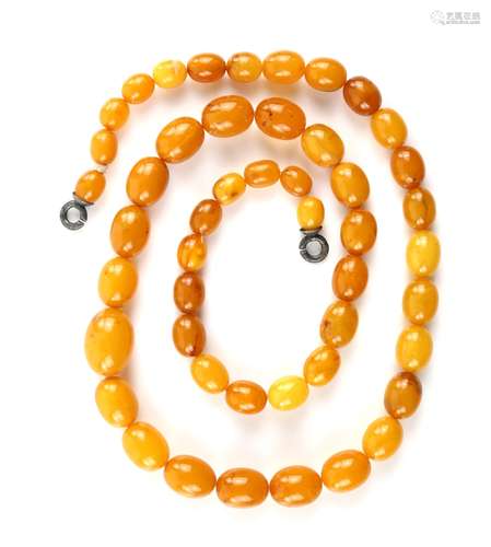 Amber necklace, graduated oval form beads, largest bead 20 x 15mm, strung without knots, silver