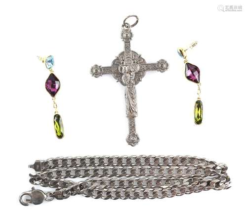 Large crucifix pendant, 8.5 x 5.2cm, on a flat curb link chain, parrot clasp, 52cm in length, both