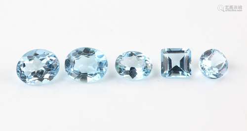 Five loose blue topaz gem stones, one square cut, estimated weight 2.70 carats, and four oval cuts