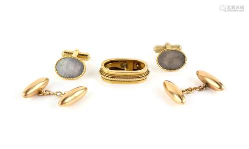 Mixed group of items, a pair of cufflinks with chain links, stamped 15 ct, with a Victorian wirework