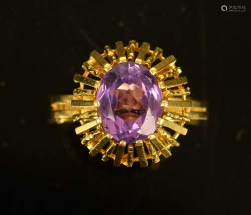 Vintage style amethyst ring, central oval cut amethyst, estimated weight 2.20 carats, textured and