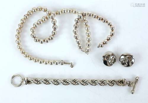 A group of mainly silver jewellery, including clip on earrings, all stamped 925, silver brooch and