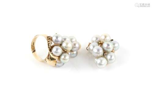 Grape form pearl ring, eleven pearls, with pink, grey and cream hues, each measuring 7mm, ring