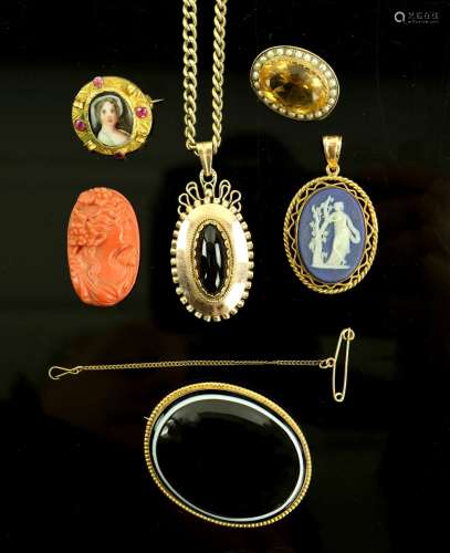 Oval citrine and seed pearl cluster brooch, Wedgwood pendant and banded agate brooch all mounts