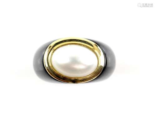 Mabe pearl ring, bevelled mount stamped 14 ct, in black hard stone shank, ring size K 1/2 . Gross