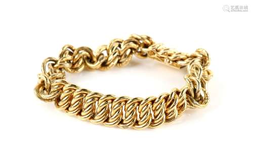 Chunky link bracelet testing as 18 ct gold, central panel consisting of inner faceted links and