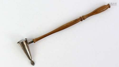 Modern silver candle snuffer, with flame terminal and wooden handle, by DP, Birmingham 1993, 27 cm