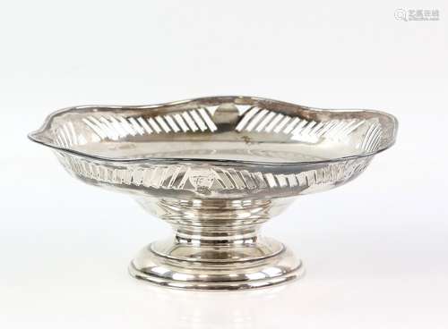 Edward VII silver pedestal bowl, by Atkin Brothers, Sheffield 1910, the shaped-circular bowl with