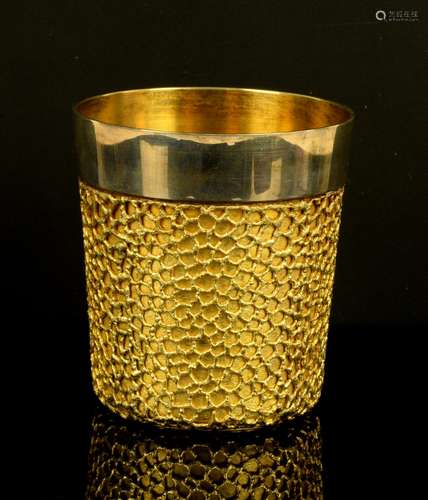 Stuart Devlin silver-gilt beaker, London 1971, 9.1 oz, (2856 gr.) 9cm high, in original box