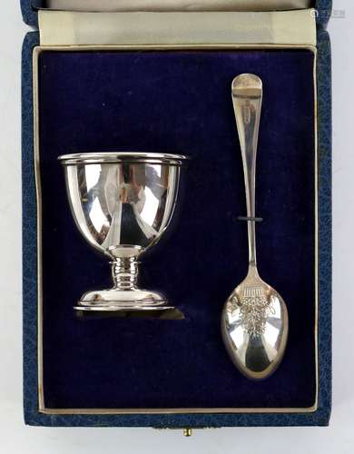 Modern silver christening set, by Francis Howard, Sheffield 1985, comprising egg cup and teaspoon in