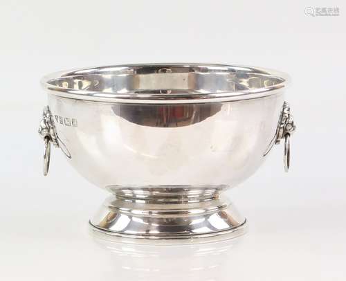 Modern silver pedestal bowl with lion-mask handles, by G and Co Ltd, Birmingham 1979, 15 cm diam.