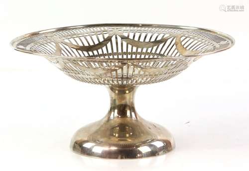 George V silver pedestal bowl, by Charles S Green & Co Ltd, Birmingham 1919, with pierced gallery