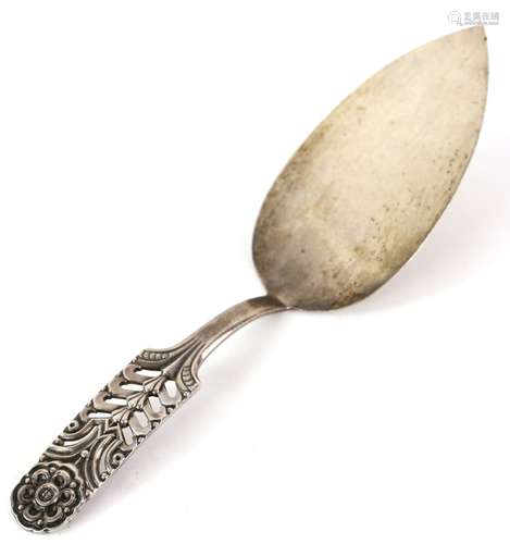 Norwegian silver cake slice, the pierced handle with floral patter, by David Andersen, stamped 925S,