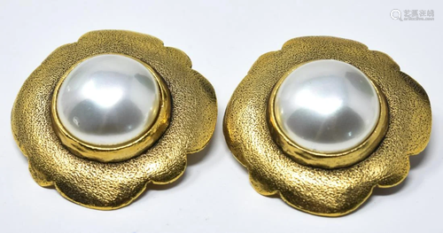 Pair Chanel C 1988 Large Mabe Pearl Clip Earrings