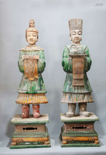 Chinese Chinese set of Ming dynasty tricolor figures porcelain sculptures