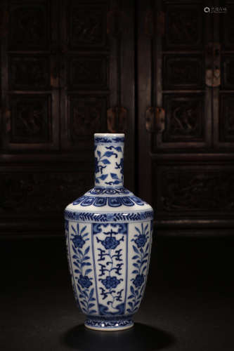 Chinese Chinese Yongzheng period blue and white porcelain bottel with twelve flower pattern