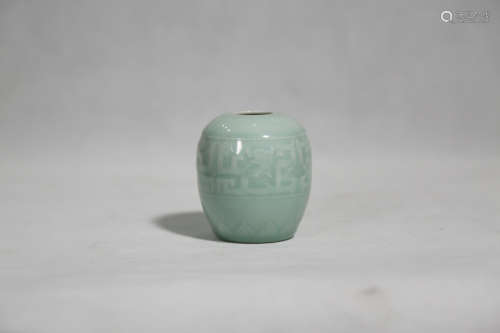 Chinese Chinese qianlong period porcelain jar