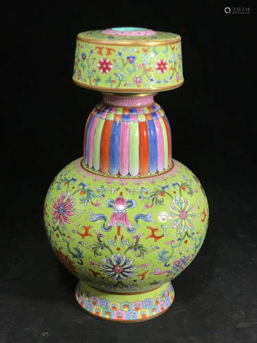 Chinese Chinese Qing dynasty qianlong period porcelain bottle