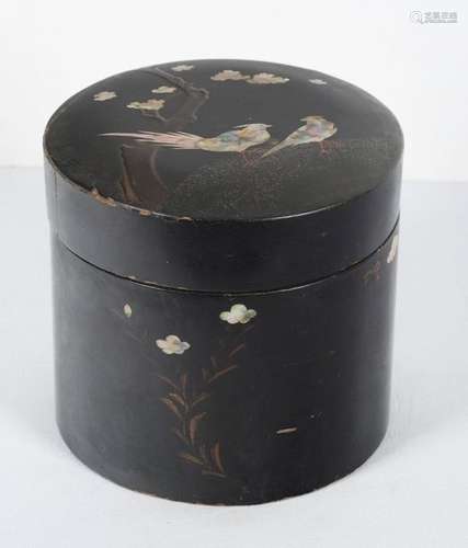 A 19th century Japanese tobacco box from Meiji per…