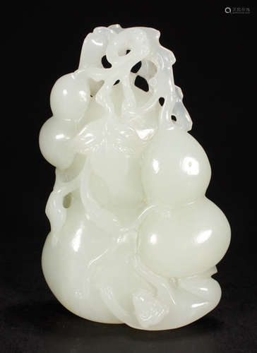 A HETIAN JADE CARVED GOURD AUSPICIOUS PENDANT