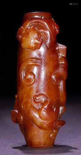 AN ANTIQUE JADE PENDANT CARVED WITH DRAGON