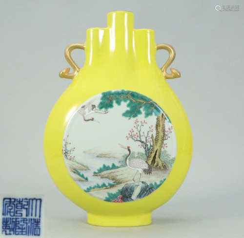 A FAMILLE ROSE GLAZE VASE PAINTED WITH DEER PATTERN