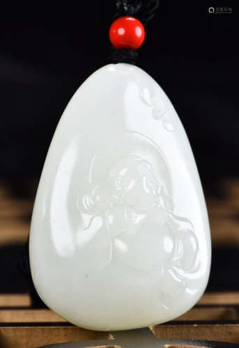 A HETIAN JADE CARVED PENDANT WITH AUSPICIOUS PATTERN