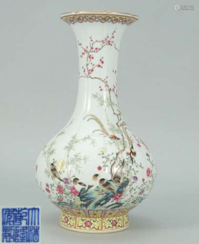 A FAMILLE ROSE GLAZE VASE PAINTED WITH FLOWER AND BIRDS