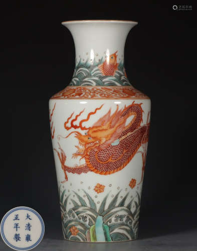 AN ALUM RED GLAZE VASE PAINTED WITH DRAGON
